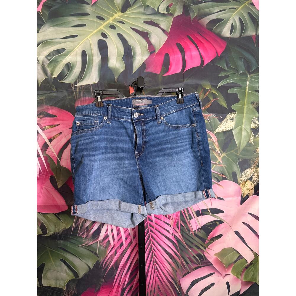 Torrid size 14 mid-rise shorts
